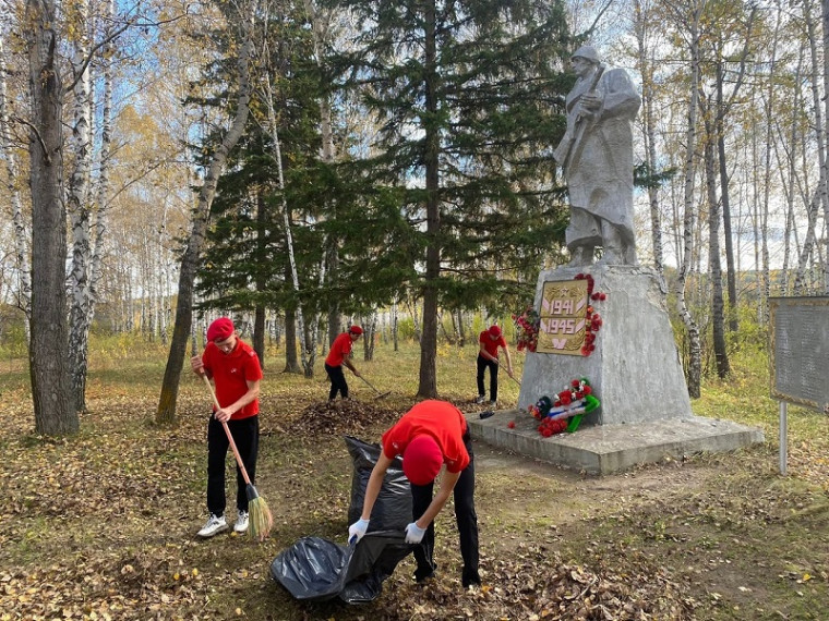 Субботник в парке Победы.